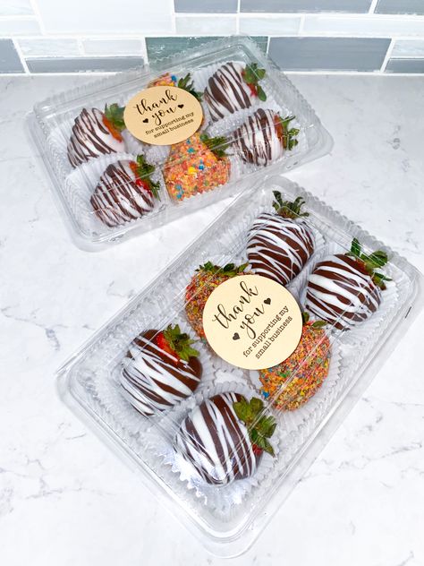 Packaging Chocolate Covered Strawberries, Chocolate Covered Strawberries Prices, Chocolate Covered Treat Boxes, Chocolate Covered Strawberries Packaging, Treat Boxes Ideas Sweets, Fruits Arrangement, Donuts Ideas, Edible Fruit Arrangements, Treat Business