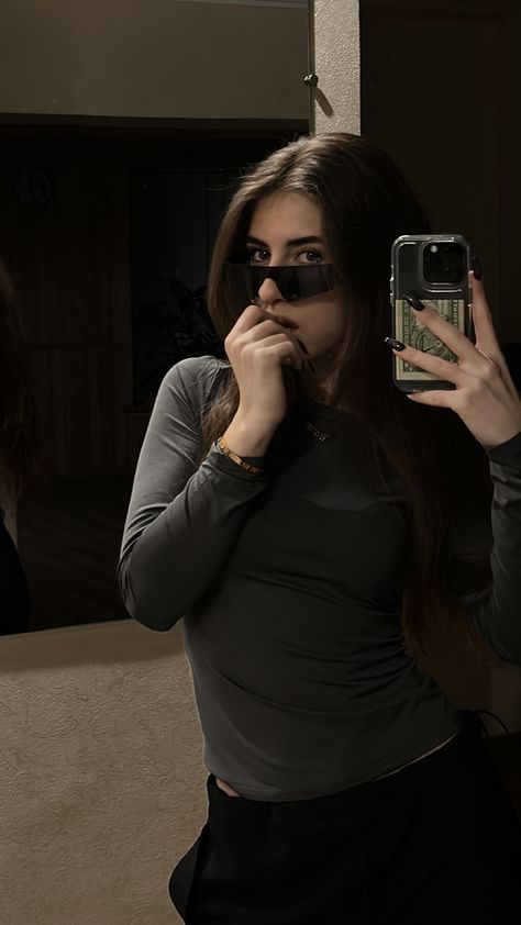 Iphone 14pro Mirror Selfie, Iphone 14pro Black, Girl Mirror Sefile Iphone, Clear Phone Case Ideas Black Iphone, Iphone 15 Pro Mirror Selfie, Iphone 7 Mirror Selfie, Black Iphone Aesthetic Case, Iphone X Mirror Selfie Aesthetic, Iphone Mirror Pics