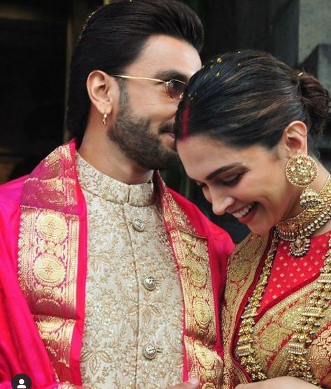 Deepika Padukone And Ranveer Singh, भारतीय दुल्हन संबंधी, Quotes Valentines Day, Deepika Ranveer, Deepika Padukone Style, Indian Wedding Photography Poses, 1st Wedding Anniversary, Bollywood Couples, Gold Outfit