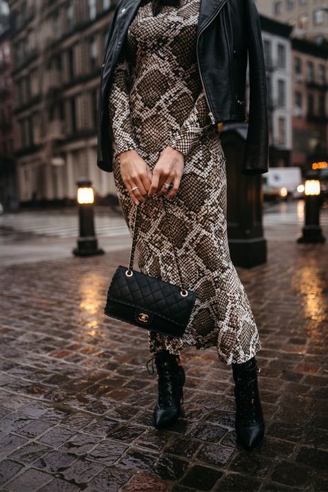 Snakeprint Outfit, Saw Amanda, Shaggy Faux Fur Coat, Norma Kamali Dress, Snake Print Dress, Animal Print Fashion, Black Accessories, Norma Kamali, Black Leather Jacket