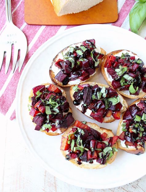 Beet Bruschetta, Easy Bruschetta Recipe, Spring Appetizers, Toasted Baguette, Easy Bruschetta, Goat Cheese Crostini, Beet And Goat Cheese, Fresh Tomato Recipes, Tomato Bruschetta