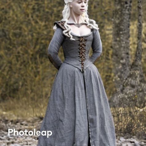 Winterfell Fashion, Targaryen Accessories, Winterfell Dress, Northern Fashion, Head Aesthetic, 1500 Dresses, Celtic Clover, Tudor Royal, Game Of Thrones Aesthetic