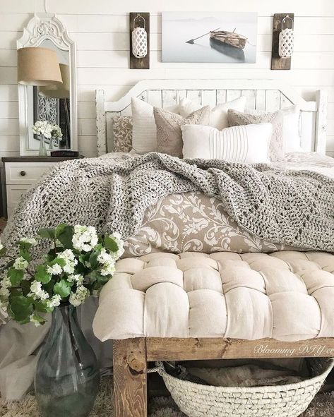 Tufted end of bed bench Farmhouse Bedroom Decor via @bloomingdiyer Modern Farmhouse Bedroom Decor, Farmhouse Bedroom Decor Ideas, Modern Farmhouse Bedroom, Neutral Bedrooms, Farmhouse Master, Bedroom Decor Inspiration, Farmhouse Bedding, Farmhouse Bedroom Decor, Diy Farmhouse Decor