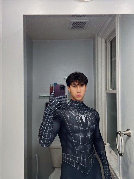 Black Spiderman Costume, Evan Lamicella, Venom Cosplay, Spiderman Suit, Cooking Fails, Spiderman Suits, Hot Costume, Spiderman Costume, Black Spiderman