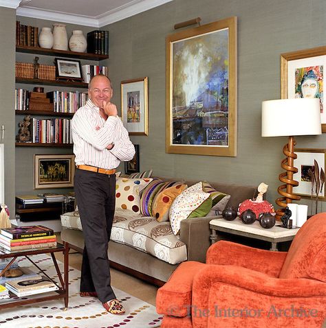 Portrait of interior designer William Yeoward standing in the living room of his London apartmen. William Yeoward Interiors, Traditional Livingroom, Edinburgh Flat, William Yeoward, Juicy Orange, Holiday Apartment, London Property, New York Apartment, House Inside