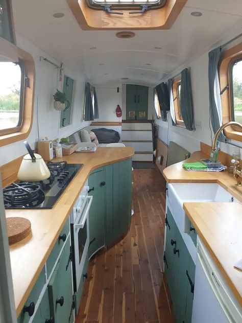 Canal Boat Bedroom, Narrowboat Floorplan, House Boat Interiors, House Boat Aesthetic, Narrowboat Layout, Sailboat House, Boathouse Interior, Travelling Van, Narrowboat Kitchen