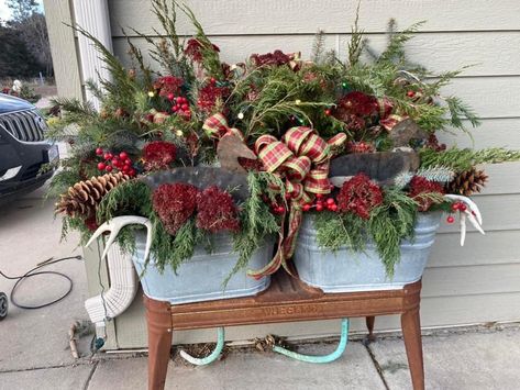 Double Wash Tub Christmas Decor, Washtub Christmas Decor, Galvanized Tub Christmas Decor, Wash Tub Christmas Decor, Washtub Ideas, Tub Decor, Christmas Sled Decoration, Farm Display, Christmas Window Boxes