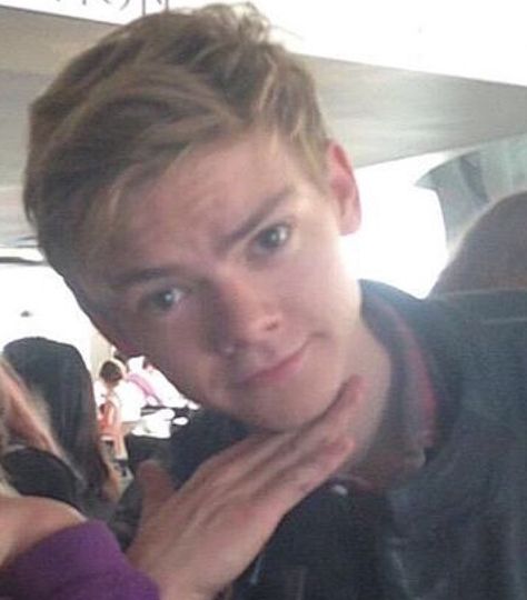 ♡Thomas is just too cute♡ Thomas Brodie Sangster Girlfriend, Thomas Brodie Sangster Imagines, Maze Runner Thomas, The Ugly Duckling, Maze Runner Funny, Maze Runner Cast, Newt Maze Runner, Maze Runner Movie, Dylan Thomas