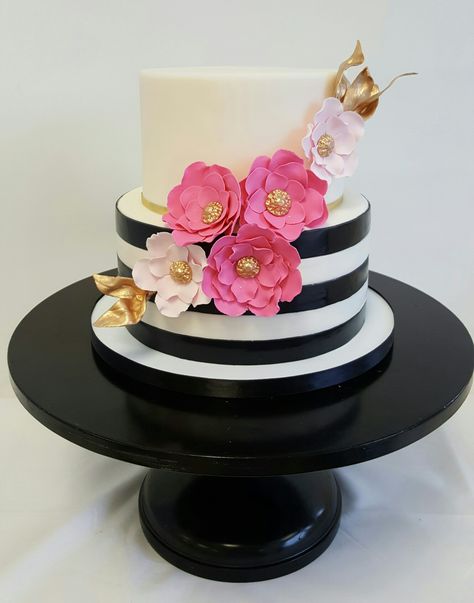 Kate Spade inspired cake Kate Spade Cake Ideas, Kate Spade Cake, 30th Birthday Cake For Women, Birthday Cupcakes For Women, Striped Cake, New Birthday Cake, Bridal Shower Desserts, Cake With Flowers, Black Cake