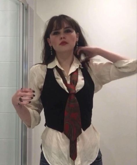 Skirts With Ties Outfits, Neck Tie Outfit Aesthetic, Female Outfit With Tie, Women's Tie Outfit, Suit Vest Outfits Aesthetic, Red Tie Outfit For Women, Colombian Outfits Style, Vest And Tie Outfits For Women, Polo With Necktie Outfit