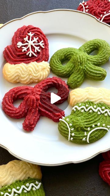 Winnie Wai-Ling Lee on Instagram: "Piped Christmas cookies - this trend was bound to go viral. Absolutely love it ❤️ I have been experimenting with it for quite some time and here I make it super easy by using a template. 
.
.
It really helps if you want all your cookies to be similar size 🥰 you can use the Christmas tree cookie recipe on my blog for these cookies too. See link on my bio 😍
.
.
#cakeinspo #cakedecorating #cakegoals #cakedecoration #baker #cakeideas #cakecakecake #cakeartist #cakeofinsta 
#cakestagram #caketrends #instabake #cakedesign #buttercream #cakegram #bakestagram #cakesofinstagram #cakeosofig #cakeart #christmasbaking #festivebaking #cakelover #cakeboss #cakereel #reels #cookiesofinstagram #christmascookies" Piped Butter Cookies, Piped Christmas Cookies, Piping Poinsettia, 11 Pipers Piping, Piped Cookies, Christmas Tree Cookies, Cake Lover, Cake Trends, Cake Boss