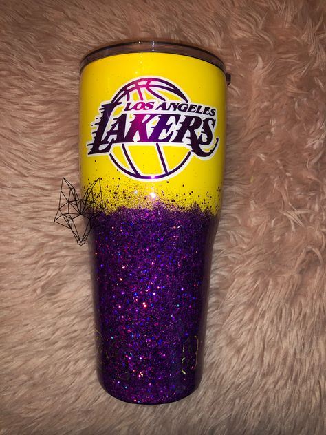 Glitter Wine Bottles, Tumblers Ideas, Anniversary Shirts, Epoxy Diy, Tumblr Cup, Cricket Projects, Lakers Kobe, Epoxy Tumbler, Glitter Tumbler Cups