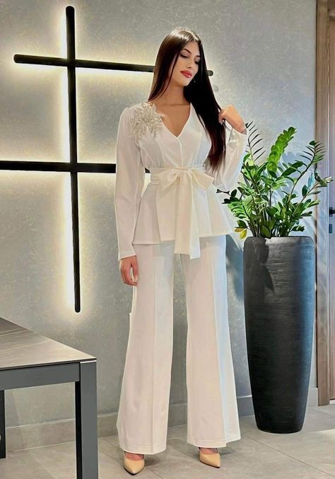 Suits Sleeve Design, Ceremonial Outfits Women, Cord Sets Outfit Women Party Wear, Stylish Indowestern Outfits, Coctail Attaire Woman, Stylish Party Dresses Classy, Latest Stylish Party Dresses, Cord Sets Outfit Women, Cord Set For Women