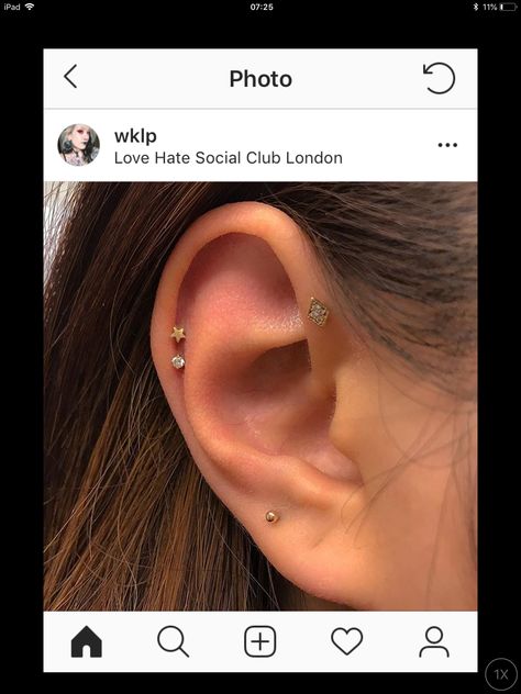 Snake Bites Ear Piercing, Snake Bite Ear Piercing, Snake Bite Piercing Ear, Percing Helix, Low Helix Piercing, Minimalist Piercings, Mid Helix Piercing, Earring Aesthetic, Minimalist Ear Piercings