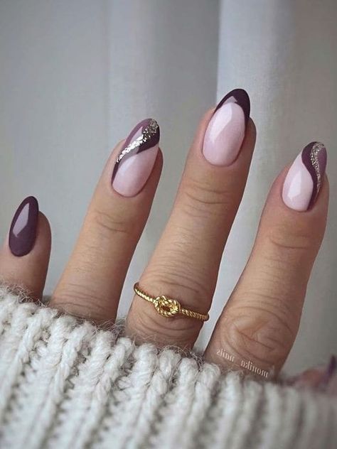 Two-tone purple nails with swirly tips Mauve Nail Polish, Two Tone Nails, Mauve Nails, Latest Nail Trends, Subtle Nails, Fancy Nails Designs, Nails Now, Fancy Nails, Short Acrylic Nails