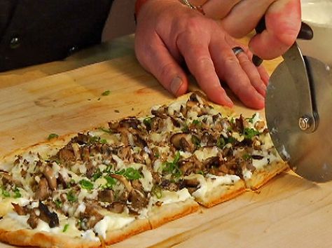 Meat, cheese and vegetables on a flatbread. This is pizza with a hint of the Northwest. Duck Pizza, Mushroom Flatbread, Olympic Food, Confit Duck, Sundried Tomato Pesto, Flatbread Recipe, Duck Confit, Sundried Tomato, Wild Mushroom