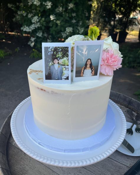 small wedding cake with polaroid photos of bride and groom Photos Of Bride, Small Wedding Cake, 3 Tier Wedding Cakes, Small Wedding Cakes, Engagement Cakes, Unique Wedding Cakes, Polaroid Photos, Tiered Wedding Cake, Photo Cake