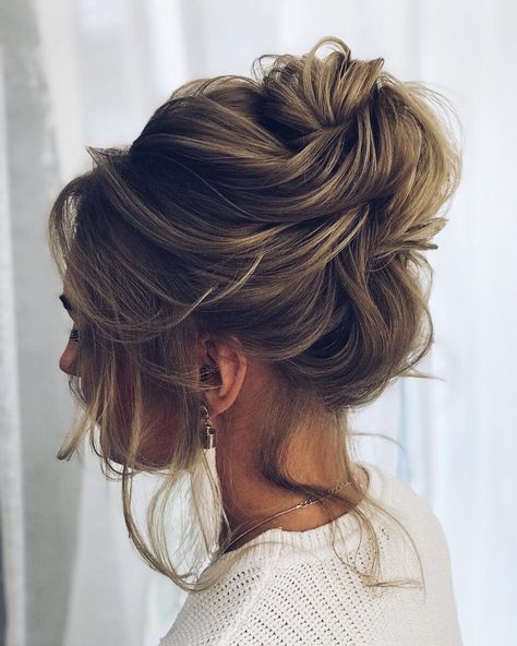 Wedding Updos For Short Hair, Short Hair Updo Easy, Updos For Short Hair, Wedding Hair Trends, Hot Wedding, Wedding Updos, Easy Updo Hairstyles, Mother Of The Bride Hair, Short Hair Lengths