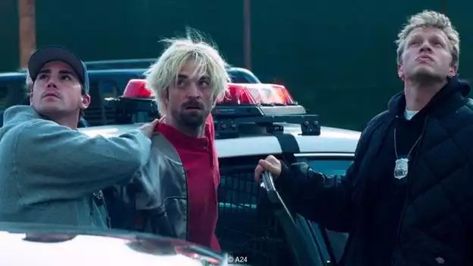 Good time Good Time 2017 Cinematography, Good Time Movie, Good Time 2017, Jennifer Jason Leigh, Robert Pattinson Movies, Top Film, Iggy Pop, Movie Shots, Movies 2017