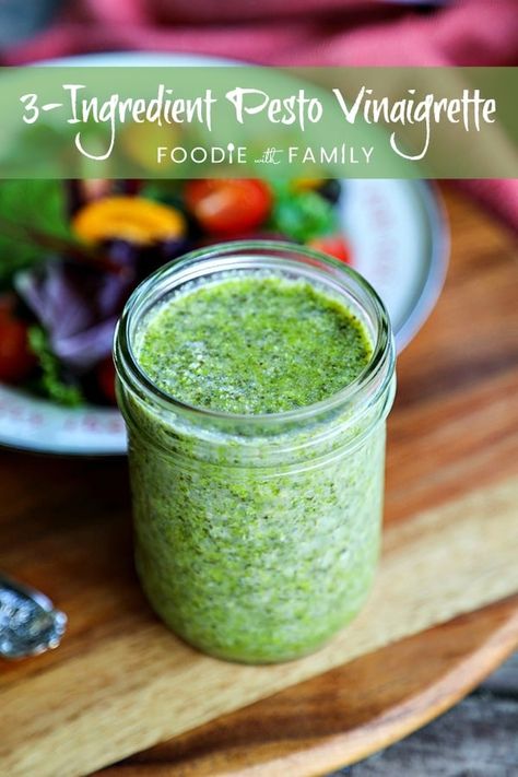 Pesto Dressing Salad, Basil Vinaigrette Dressing, Balsamic Vinaigrette Salad, Pesto Vinaigrette, Green Goddess Salad Dressing, Easy Salad Dressing Recipes, Vinaigrette Dressing Recipe, Pesto Salad, Pesto Dressing