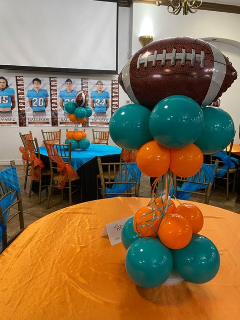 Football Balloon Centerpiece Ideas, Miami Dolphins Party Decorations, Miami Dolphins Party Ideas, Football Balloon Bouquets, Football Balloon Centerpieces, Miami Dolphins Birthday Party, Sports Banquet Ideas, Football Centerpiece Ideas, Miami Dolphins Party