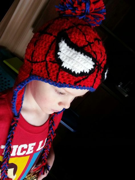 Spiderman hat  I got the pattern from here: http://mrsmelodyadams.blogspot.com/2012/08/the-making-of-spiderman-crochet-hat.html Superhero Hats, Spiderman Hat, Pola Topi, Crochet Character Hats, Crochet Kids Hats, Crochet Hat Free, Bonnet Crochet, Crochet Hats Free Pattern, Crochet For Boys