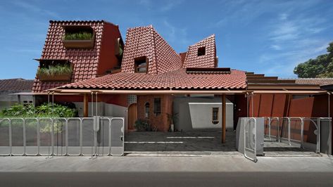 Dark Wooden Floor, Boarding House, Traditional Houses, Concrete House, House Roof, Traditional Architecture, Roof Design, Exposed Brick, Tree House