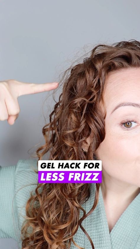 HACK TO PREVENT FRIZZ + ADD HOLD 💪 This technique was coined as “smasters” by a curly on Reddit years ago I believe, and it’s such a good … | Instagram Air Dry Frizzy Hair, Curly Hair Tools, Curly Tips, Egyptian Hairstyles, Curly Styling, Frizzy Curls, Hair Bling, Wavy Hair Care, Can Water