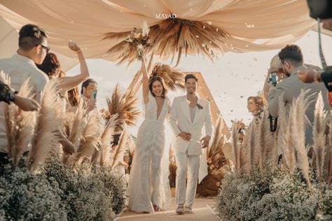 Filipino Beach Wedding, Beach Wedding Philippines, Relaxed Wedding Dress, Bohemian Venue, Beach Wedding Black, Lotr Wedding, Filipino Wedding, Wedding Philippines, Tropical Beach Wedding