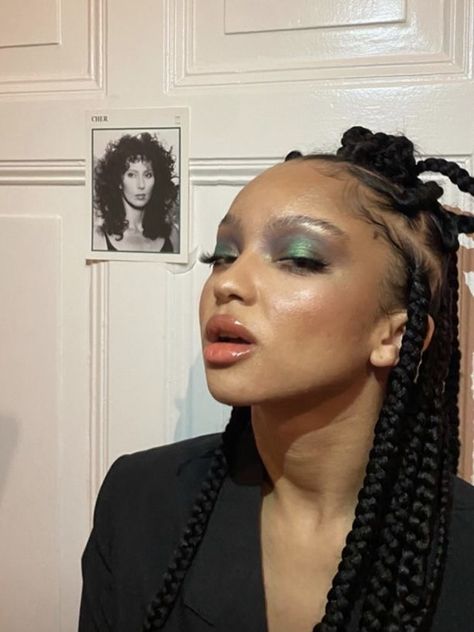 ☾⋆⁺₊ via @karweacore on instagram | https://instagram.com/karweacore?igshid=MzRlODBiNWFlZA== green chrome eyeshadow going out night makeup look Chrome Makeup Look, Chrome Makeup, Chrome Eyeshadow, Green Chrome, Green Makeup, Green Eyeshadow, Makeup For Green Eyes, Eyeshadow Makeup, Makeup Inspo