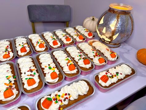 How to make Mini Pumpkin Spice Cakes in Mini Loaf Pans Recipe Pumpkin Mini Cakes, How To Make Mini Cakes Step By Step, Mini Cake Pans Recipes, Mini Loaf Pan Recipes Christmas, Christmas Mini Loaf Cakes, Mini Loaf Pan Cakes Recipes, Mini Cake Pan Ideas, Cake Trays, Halloween Cheesecake