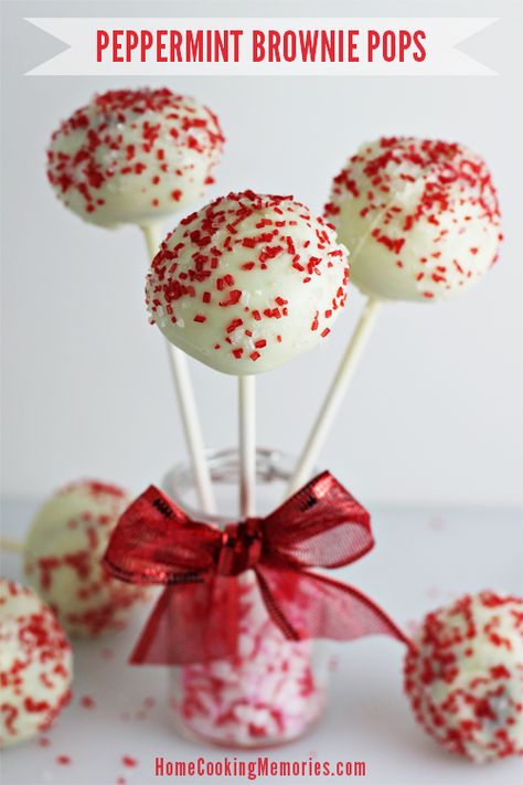 Desserts Cute, Brownie Cake Pops, Fancy Deserts, Peppermint Brownie, Cookie Ornaments, Peppermint Recipes, Brownie Pops, Easy Holiday Treats, Peppermint Brownies