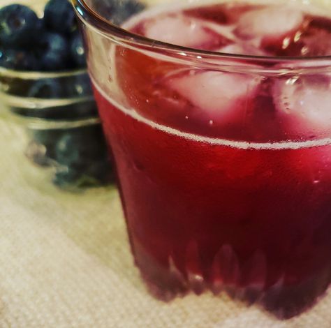 Blueberry Simple Syrup, Bourbon Smash, Old Fashioned Drink, Bourbon Drinks, Party Hosting, Fun Friday, Sweet Drinks, Recipes Drinks, 5 O Clock Somewhere