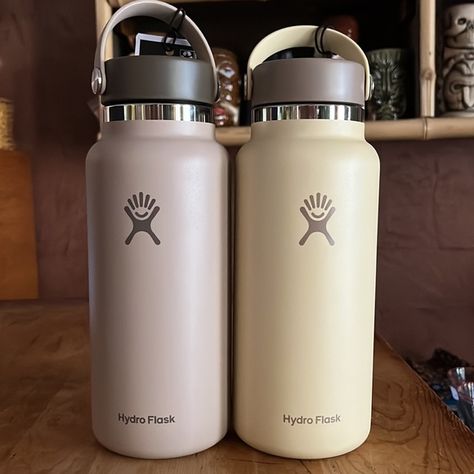 Taproot and Beech Hydro Flask bottle combo. Aesthetic Hydro Flask Colors, Cute Hydro Flask Colors, Matching Water Bottles, Aquaflask Tumblr, Brown Hydro Flask, Aesthetic Hydro Flask, Hydro Flask Colors, Hydro Flask Bottle, Trendy Water Bottles