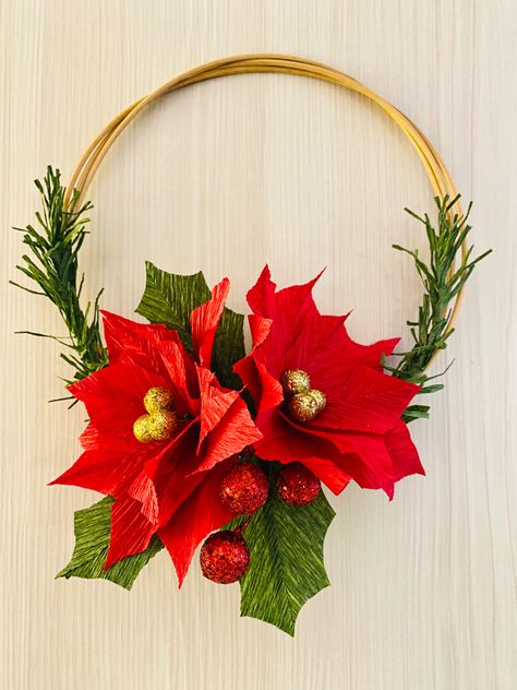 Crepe Paper Wreath, Crepe Paper Christmas Decorations, Crepe Paper Christmas, Mistletoe Diy, Paper Poinsettia, Xmas Decorations Diy, Crepe Paper Flowers Diy, Minimalist Christmas Decor, Flower Christmas