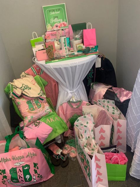 Alpha Kappa Alpha Graduate Chapter, Aka Crossing Gifts, Aka Room Decorations, Aka Decorations, Aka Apparel, College Announcements, Fashionable Mom, Aka Sorority Gifts, Skee Wee