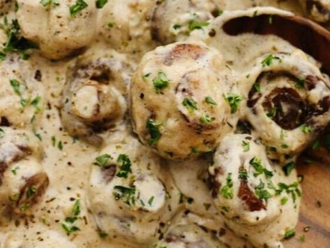 Creamy Garlic Parmesan Mushrooms – A Luxuriously Rich and Savory Side Dish Perfect for Any Occasion - NewsBreak Garlic Parmesan Mushrooms, Parmesan Mushrooms, Creamed Green Beans, Southern Sausage Gravy, Creamy Beans, Creamy Garlic Parmesan Sauce, Fried Milk, Chewy Ginger Cookies, Chicken Salad With Apples