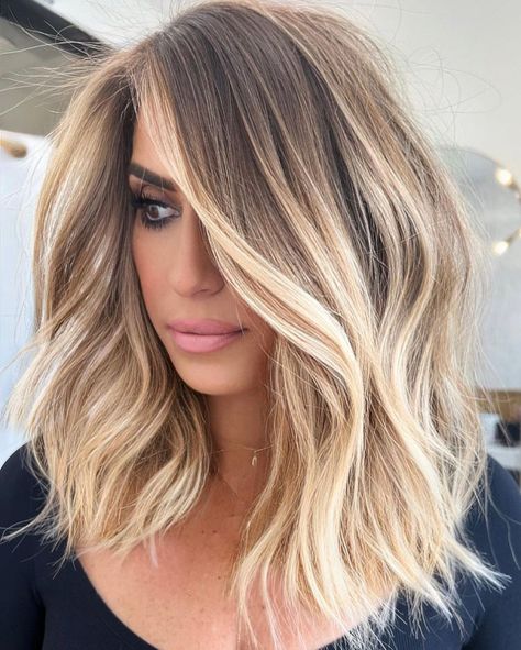 Medium Brown to Honey Blonde Hair Balayage Blonde Hair Fade, Dark Brown Hair With Blonde Highlights, Cool Blonde Hair Colour, Champagne Blonde Hair, Blonde Hair With Dark Roots, Caramel Blonde Hair, Medium Length Blonde Hair, Tan Skin Blonde Hair, Blonde Hair With Roots