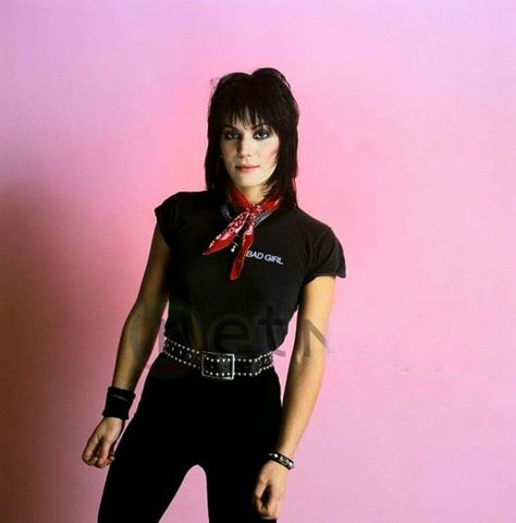 Joan 1980 Rock And Roll Outfits 80's Women, Joan Jett Costume, Joan Jett Outfits, Outfit 80s, 80’s Rock, Lita Ford, Fran Fine, Gf Material, Women Of Rock