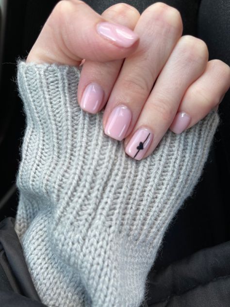 Pale Pink Nails With Heart, Non Pink Valentines Nails, Pale Pink Valentines Day Nails, Popular Valentine Nails, Pale Pink Valentine Nails, Valentines Nails Light Pink, Chic Valentines Nails, Baby Pink Valentines Nails, Basic Valentines Day Nails