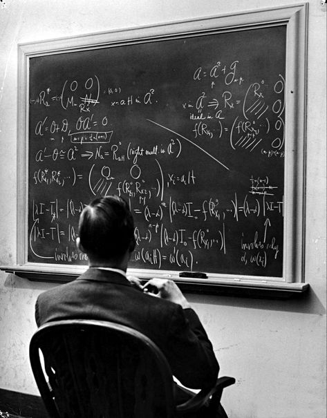 Alfred Eisenstaedt, Physics And Mathematics, Old Photography, Academic Motivation, Studying Inspo, Study Hard, Study Inspiration, School Motivation, Space And Astronomy