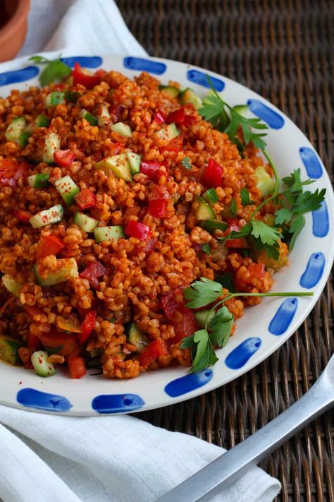 Bulgur Wheat Recipes, Wheat Salad, Bulgur Recipes, Turkish Salad, Turkish Kebab, Cypriot Food, Salad For Dinner, Bulgur Wheat, Syrian Food