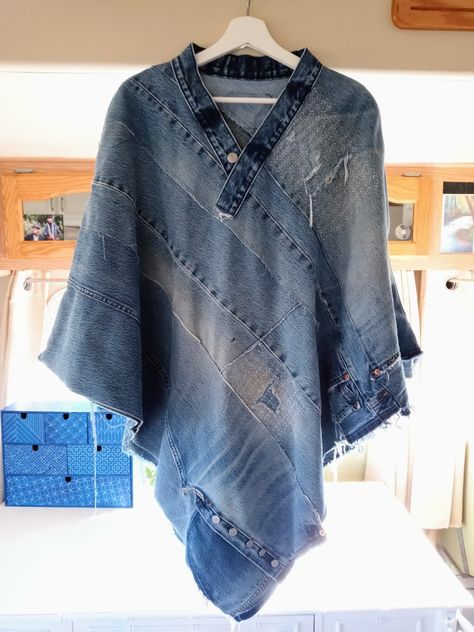 Boho Clothing Patterns, Denim Poncho, Sew Denim, Denim Hacks, Ropa Upcycling, Shirt Makeover, Denim Fringe, Wearable Art Clothing, Reworked Denim