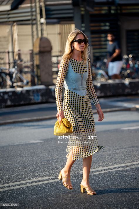 Spring Layering Outfits, Winter Dress 2023, Vest Over Dress, Spring Street Fashion, Layering Street Style, Copenhagen Fashion, Copenhagen Fashion Week, Mode Inspo, Cool Street Fashion