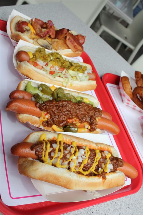 Pink's Hotdogs located at Planet Hollywood in Las Vegas. Pinks Hot Dogs, Papas Games, Las Vegas Food, Vegas Food, Reception Food, Honeymoon Planning, Cool Restaurant, Hot Dog Recipes, Weiners