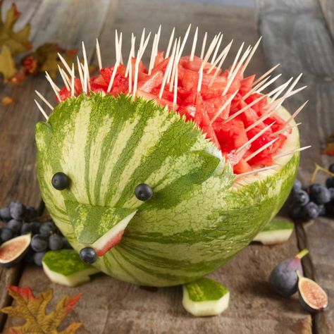 Hedgehog - Watermelon Board Woodland Party Food, Watermelon Carving Easy, Watermelon Bowl, Cupcake Diaries, Deco Fruit, Decorações Com Comidas, Watermelon Art, Watermelon Carving, Watermelon Designs