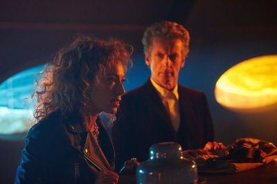 ksc Brand new pictures have been released for the Doctor Who Christmas Special, ‘The Husbands of River Song’. ☺♥♥ The Husbands Of River Song, The Husbands, Doctor Who 12, Doctor Who Christmas, Doctor Who 2005, Alex Kingston, Tv Doctors, Twelfth Doctor, Call The Midwife