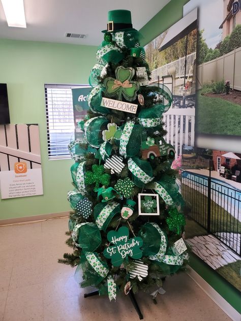 March Christmas Tree Ideas, St Patricks Day Christmas Tree Ideas, St Patrick’s Day Tree Decorations, St. Patrick’s Day Christmas Tree, St Patrick’s Day Tree, St Patricks Day Tree, Valentines Door Decorations Classroom, St Patrick's Day Tree, San Patrick Day