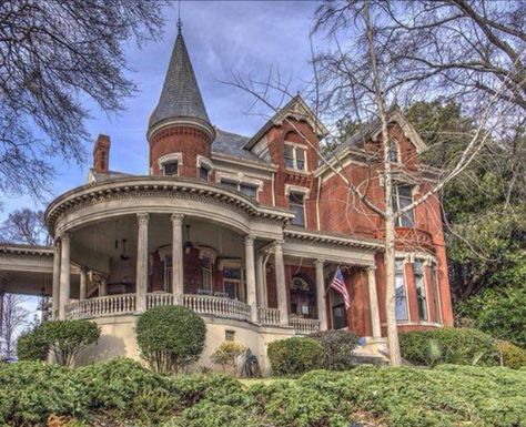 Lovely Victorian Antique House Exterior, Old Victorian Mansions, 1800s House, Antique Homes, Old Victorian Homes, Victorian Beauty, Victorian Style Homes, Antique House, Old Mansions