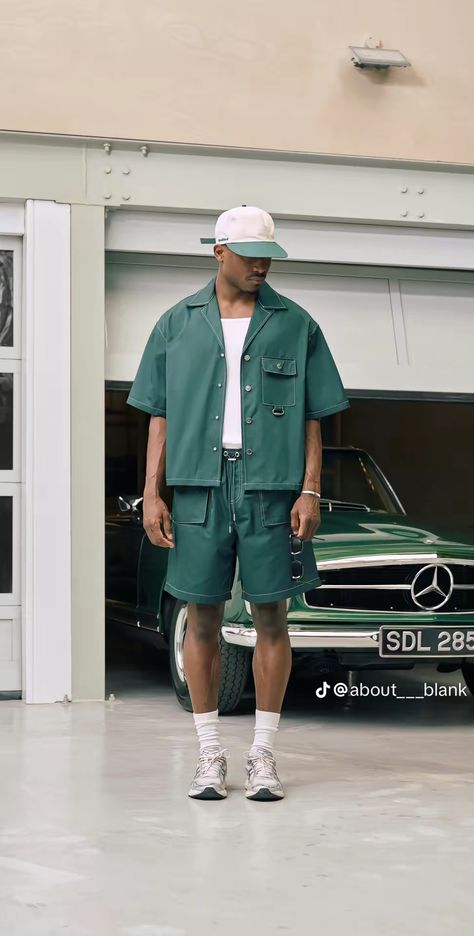 Button Down Streetwear, Men Looks Summer, Minimalist Outfit Men Summer, Coffee Shop Outfit Men, Men’s Festival Fits Summer, Hype Outfit Men, 60s Aesthetic Men, Street Wear 2024, Festival Fits Men